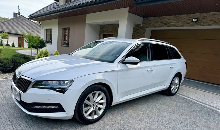 Skoda Superb cena 92250 przebieg: 125670, rok produkcji 2019 z Siedliszcze małe 191